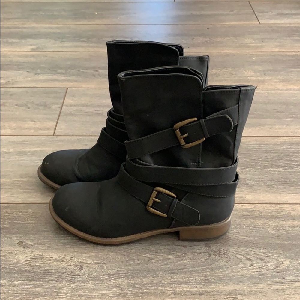“Crown Vintage” black ankle boots